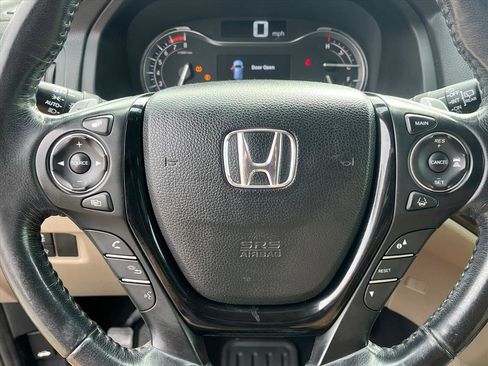 Certified 2018 Honda Pilot Touring image 17