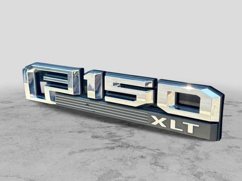 Used 2017 Ford F150 XLT w/ Equipment Group 302A Luxury AWD/4WD image 12