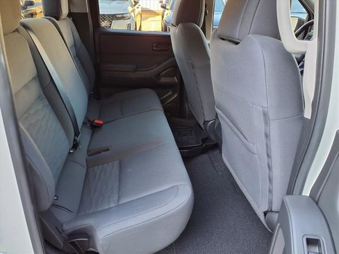 Used 2024 Nissan Frontier S w/ Tow Package image 12