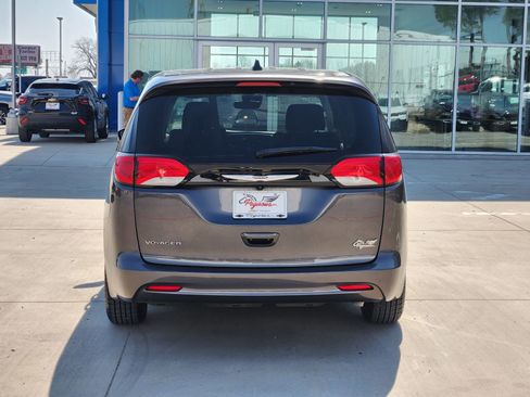 Used 2023 Chrysler Voyager LX image 8