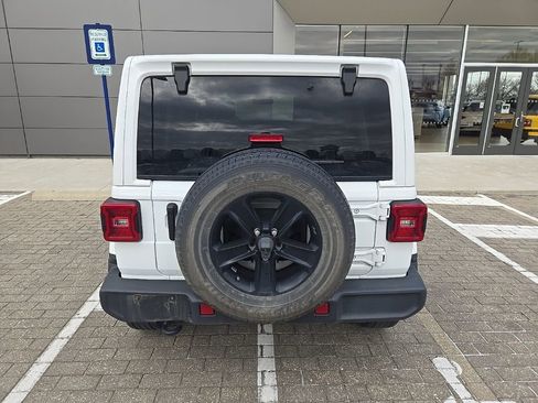 Used 2020 Jeep Wrangler Unlimited Sahara image 6