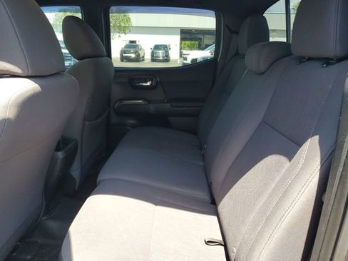 Used 2019 Toyota Tacoma TRD Off-Road AWD/4WD image 12