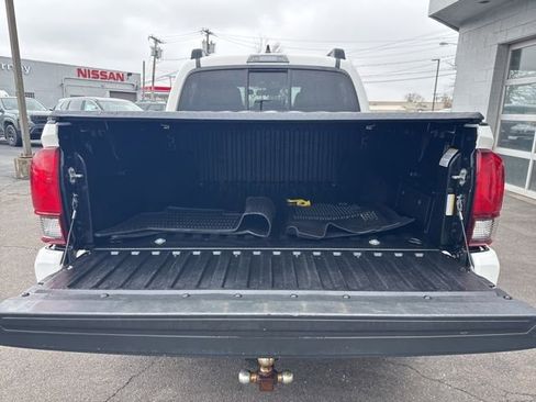 Used 2021 Toyota Tacoma SR AWD/4WD image 4