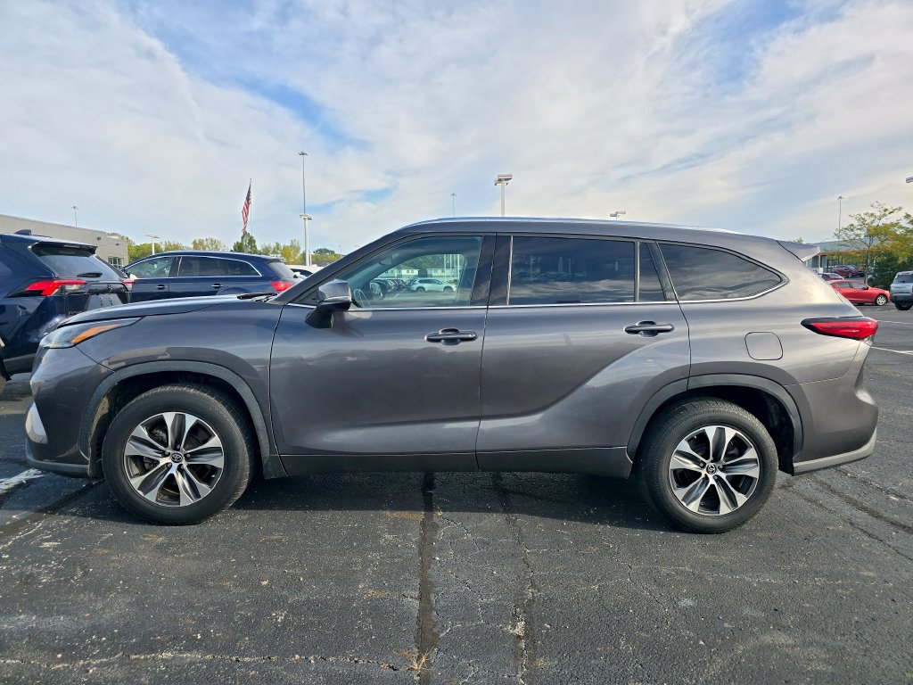 Certified 2021 Toyota Highlander XLE FWD image 5