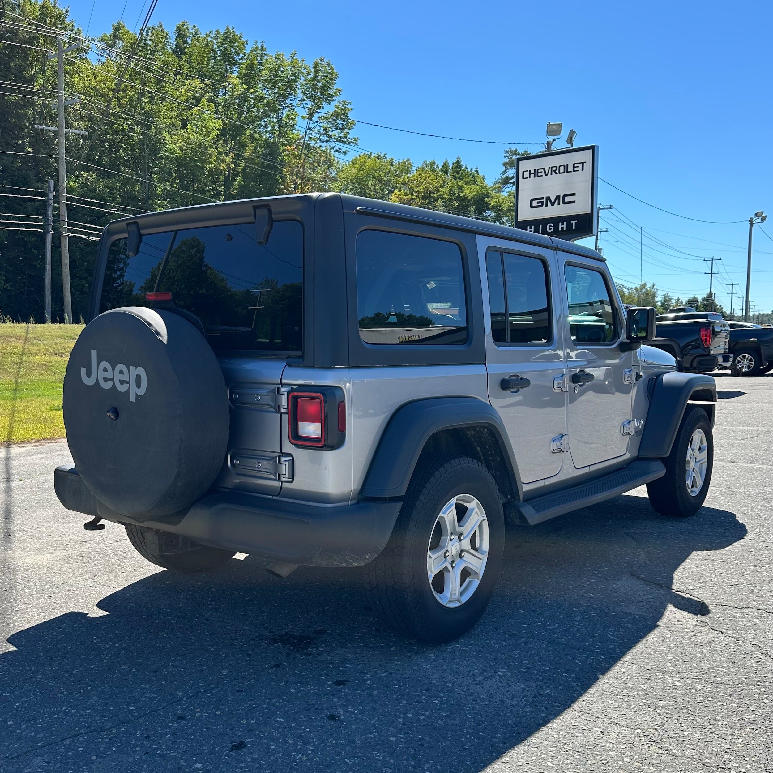 Used 2018 Jeep Wrangler Unlimited Sport S AWD/4WD image 3