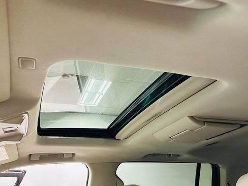 Used 2018 Cadillac Escalade ESV Premium Luxury image 21