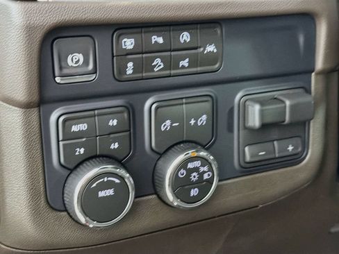 New 2026 Chevrolet Suburban LT w/ Comfort Package AWD/4WD image 10