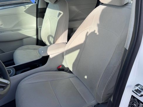 Used 2024 Hyundai Kona SE image 16