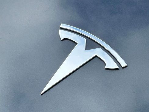 Used 2024 Tesla Model Y 2WD image 35