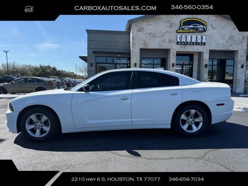 Used 2014 Dodge Charger SE image 2