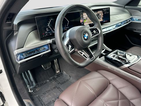 Used 2023 BMW 740i w/ Parking Assistance Package RWD image 9