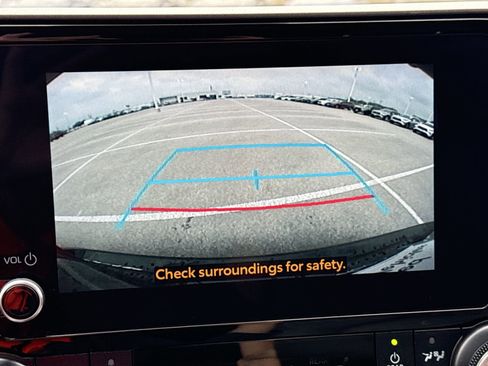 Used 2023 Toyota Highlander XLE image 24