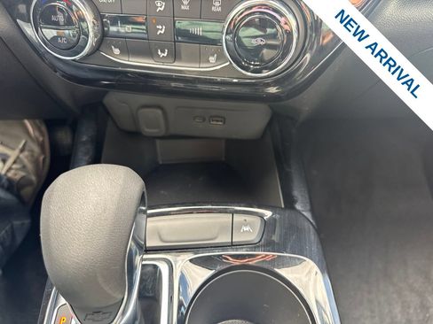 Used 2025 Chevrolet Trax LT w/ LT Convenience Package FWD image 26