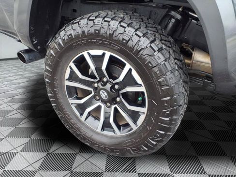 Used 2023 Toyota Tacoma TRD Sport w/ Technology Package AWD/4WD image 29