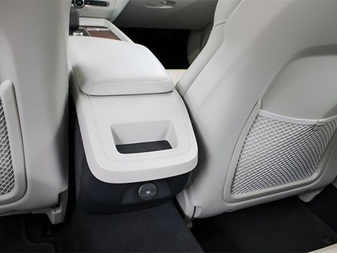 Certified 2022 Volvo S60 B5 Momentum w/ Premium Package image 11