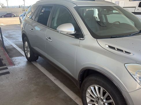 Used 2012 Buick Enclave Leather image 1