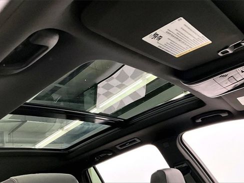 Used 2024 Cadillac XT6 Luxury image 17