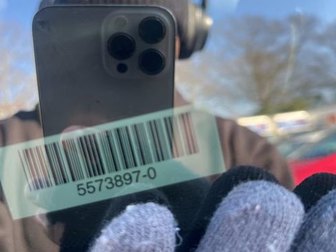 Used 2024 Kia Carnival LX image 10