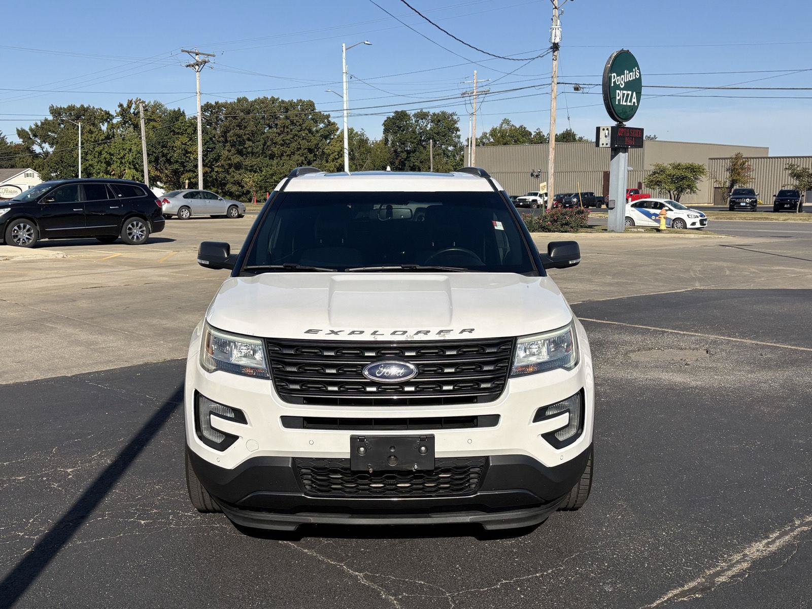 Used 2017 Ford Explorer XLT w/ Equipment Group 202A AWD/4WD image 3