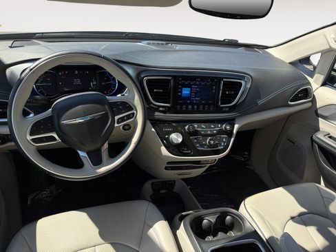 Used 2018 Chrysler Pacifica Limited w/ Advanced Safetytec Group FWD image 15