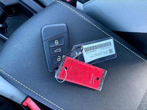 Used 2025 Volkswagen Taos S image 9