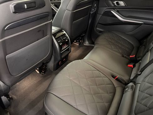 Used 2024 BMW X7 xDrive40i w/ M Sport Package AWD/4WD image 4