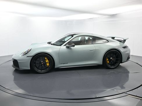 Certified 2025 Porsche 911 Carrera GTS RWD image 2