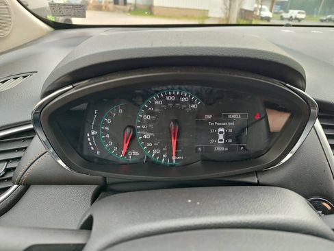 Used 2022 Chevrolet Trax LT w/ LT Convenience Package AWD/4WD image 18