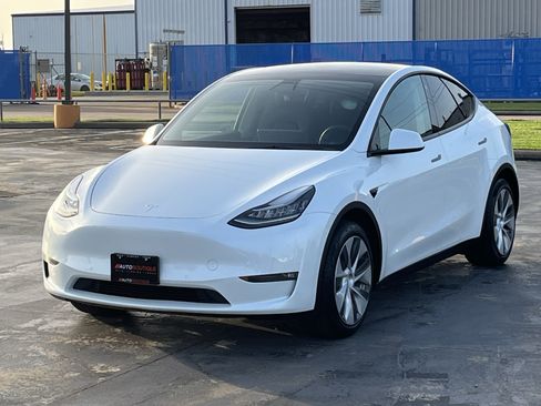 Used 2022 Tesla Model Y Long Range AWD/4WD image 5