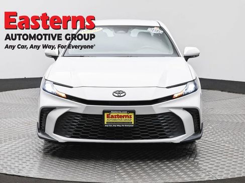 Used 2025 Toyota Camry SE w/ Convenience Package FWD image 2