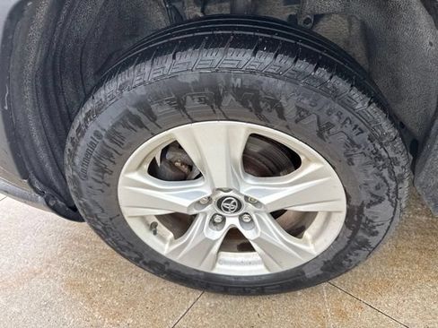 Used 2021 Toyota RAV4 XLE AWD/4WD image 12