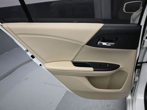 Used 2017 Honda Accord Touring image 32