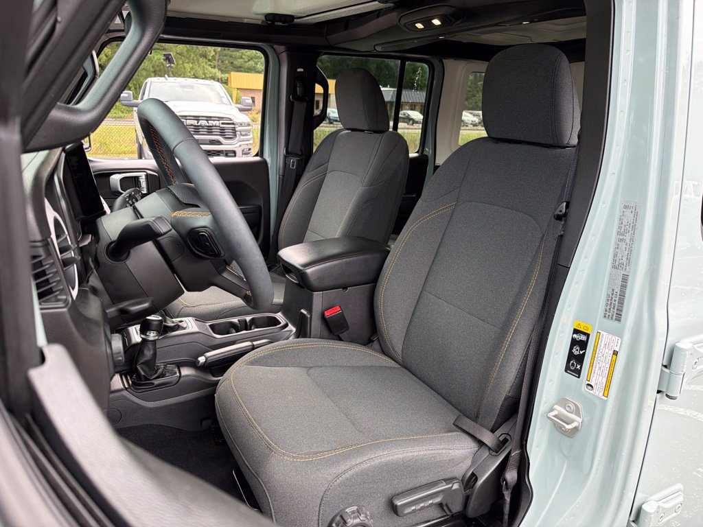 Used 2024 Jeep Wrangler Unlimited w/ Convenience Group AWD/4WD image 18