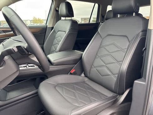 Used 2024 Volkswagen Atlas SE image 21