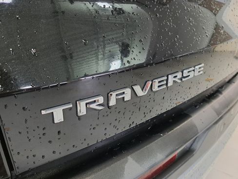 Used 2025 Chevrolet Traverse LT image 34