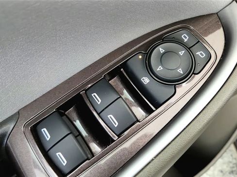 Used 2025 Chevrolet Malibu LS FWD image 30