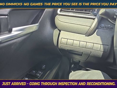 Used 2018 Toyota Camry SE w/ Convenience Package FWD image 21