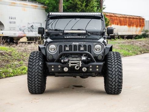 Used 2016 Jeep Wrangler Unlimited Sahara w/ Connectivity Group AWD/4WD image 15