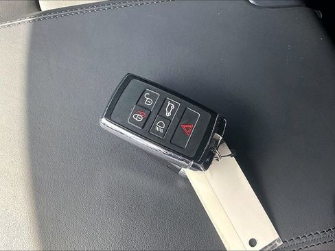 Used 2023 Land Rover Defender 110 V8 AWD/4WD image 10
