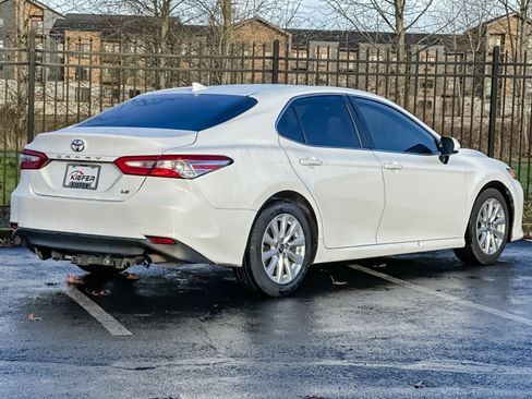 Used 2019 Toyota Camry LE image 4