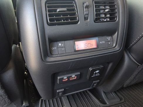 Used 2019 Nissan Pathfinder Platinum image 26