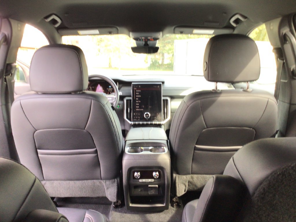 Used 2026 GMC Acadia Elevation w/ Elevation Premium Package FWD image 38
