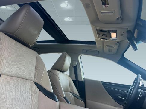 Used 2019 Lexus ES 350 Ultra Luxury w/ Accessory Package 2 image 29