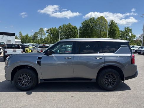 Used 2025 Nissan Armada SV AWD/4WD image 2