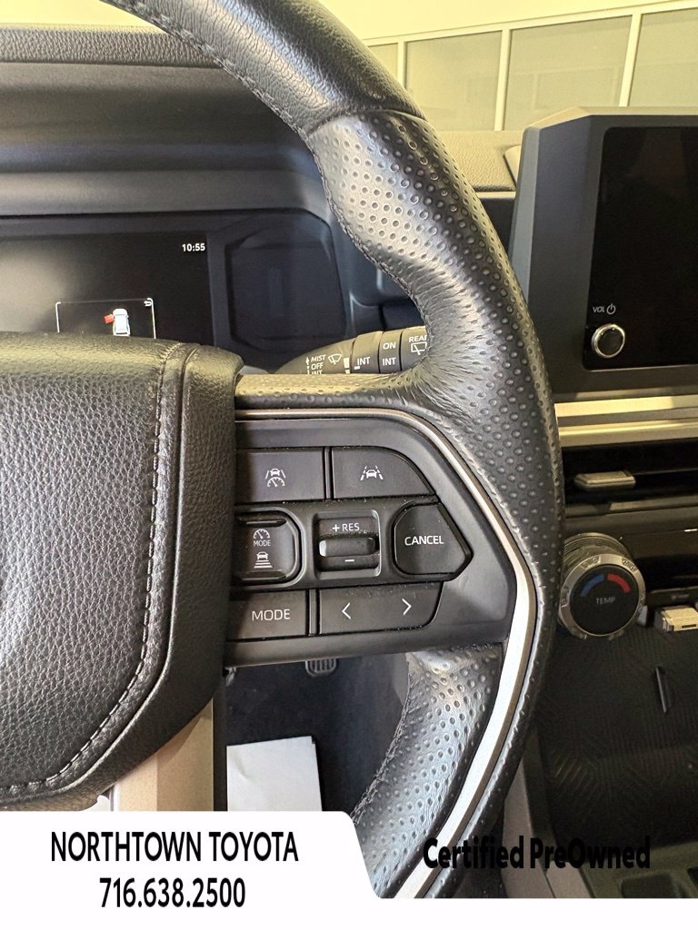 Used 2025 Toyota 4Runner SR5 AWD/4WD image 25