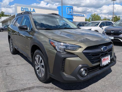 Used 2025 Subaru Outback Premium AWD/4WD image 4