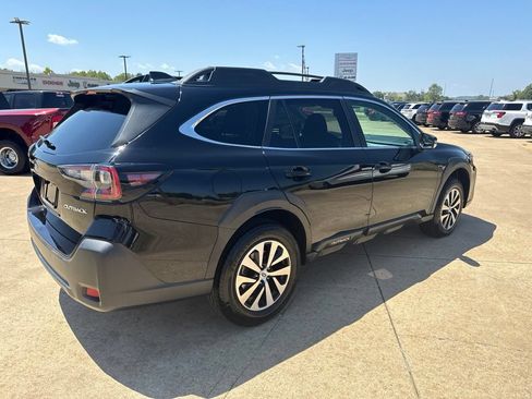 Used 2023 Subaru Outback Premium AWD/4WD image 4