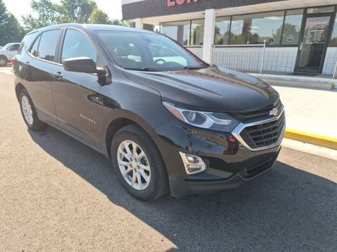 Used 2020 Chevrolet Equinox LS w/ LS Convenience Package FWD image 5