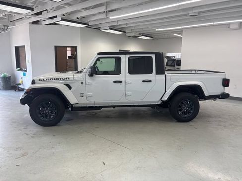 New 2026 Jeep Gladiator Sport AWD/4WD image 6