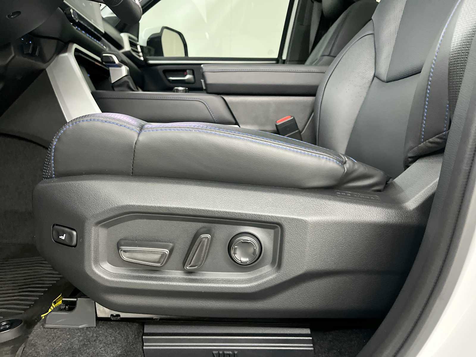 Used 2022 Toyota Tundra Platinum AWD/4WD image 20